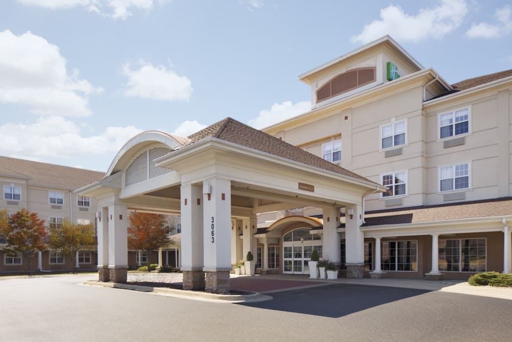 Holiday Inn Grand Rapids Airport by IHG featured exterior or lobby in Grand Rapids, MI — similar hotel