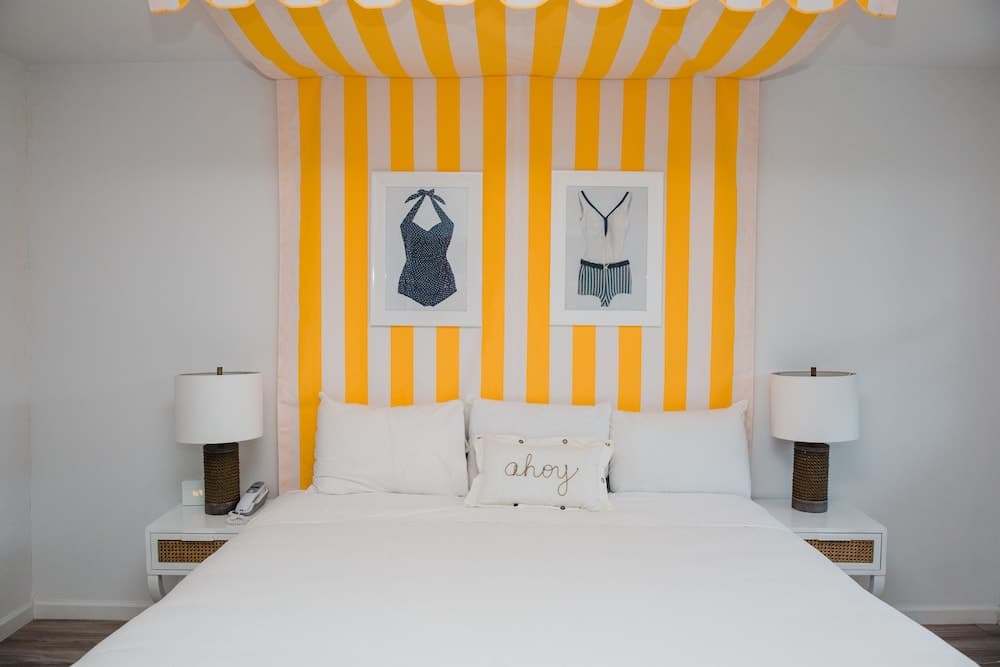 Capri interior in Southampton, NY — gallery photo 2