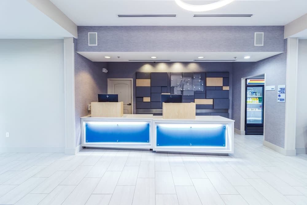 Holiday Inn Express Hotel & Suites Crestview by IHG interior in Crestview, FL — gallery photo 2