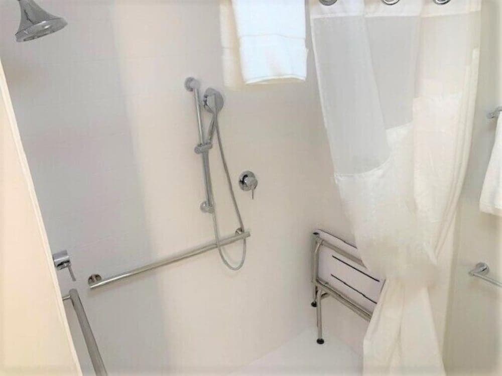 Holiday Inn Express & Suites Wilmington West - Medical Park by IHG gallery photo in Wilmington, NC — image 30