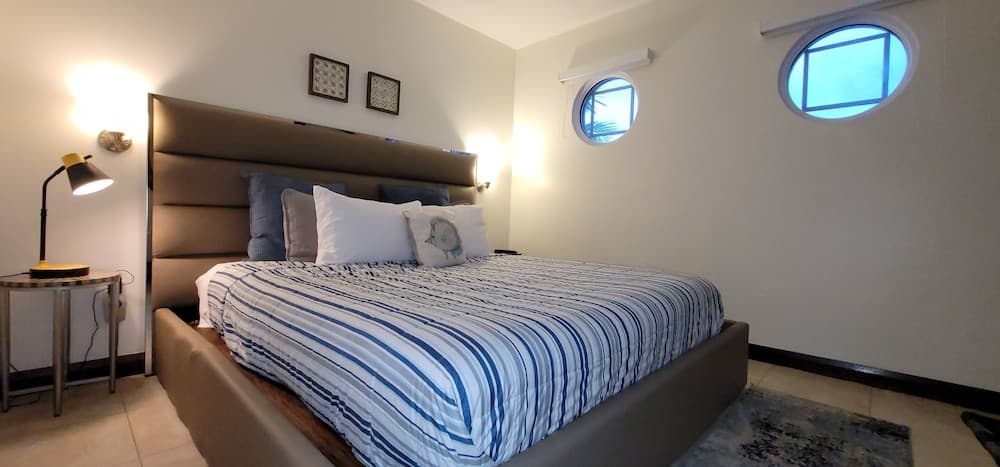 Strand Ocean Drive Suites property views in Miami Beach, FL — gallery photo 3