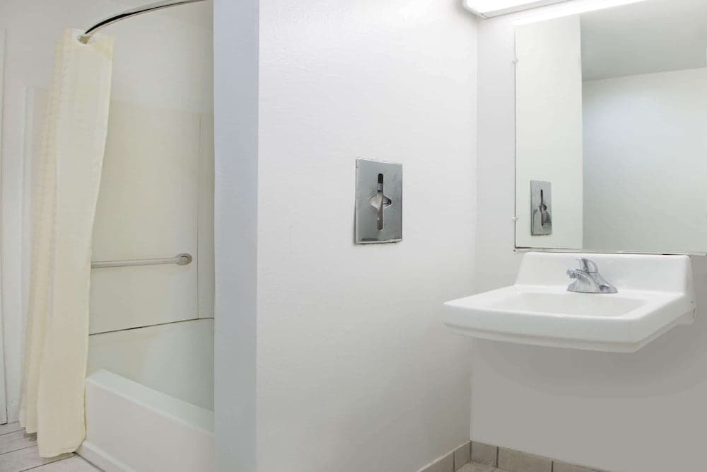 Microtel Inn & Suites by Wyndham Garland/Dallas property views in Garland, TX — gallery photo 3