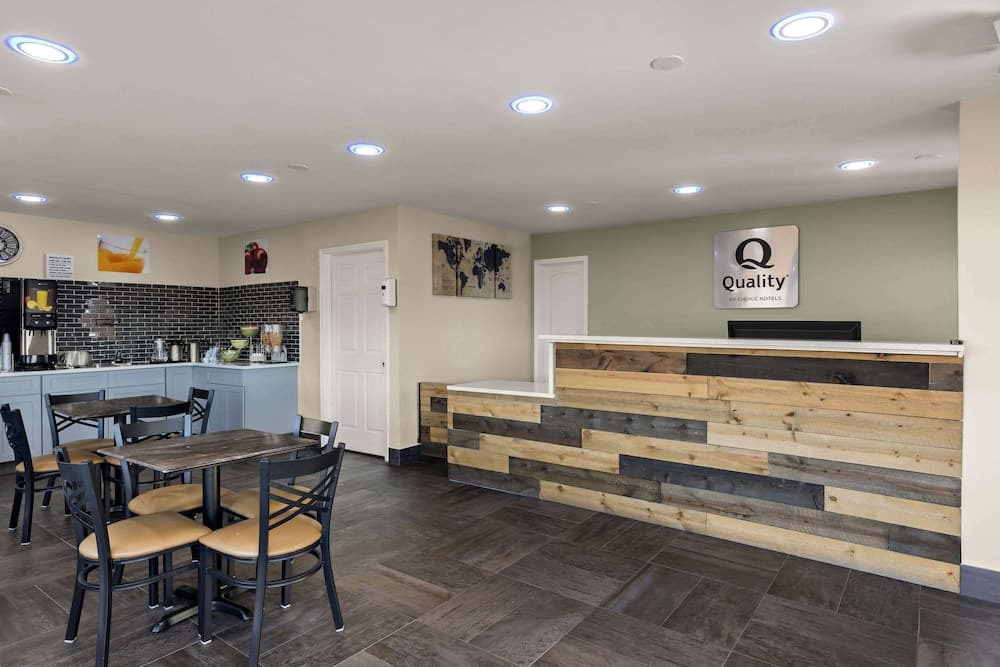 Quality Inn Monroe interior in Monroe, GA — gallery photo 2