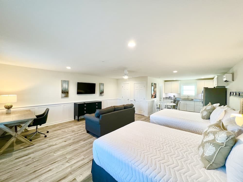 Saltwater Suites gallery photo in Holly Ridge, NC — image 17