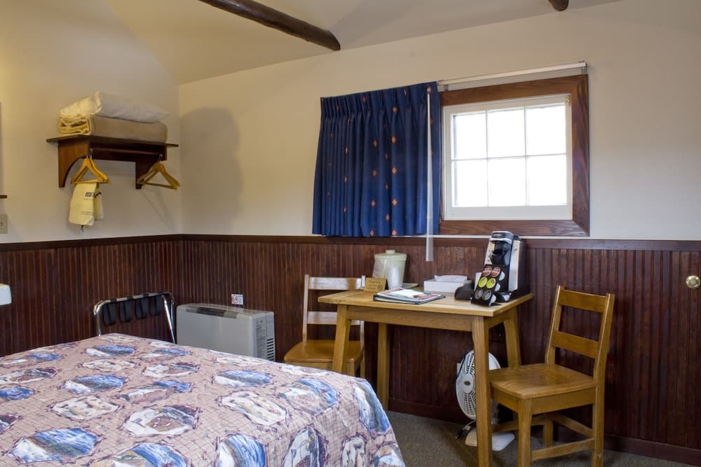 Lake Lodge Cabins - Inside the Park interior in Yellowstone National Park — gallery photo 2