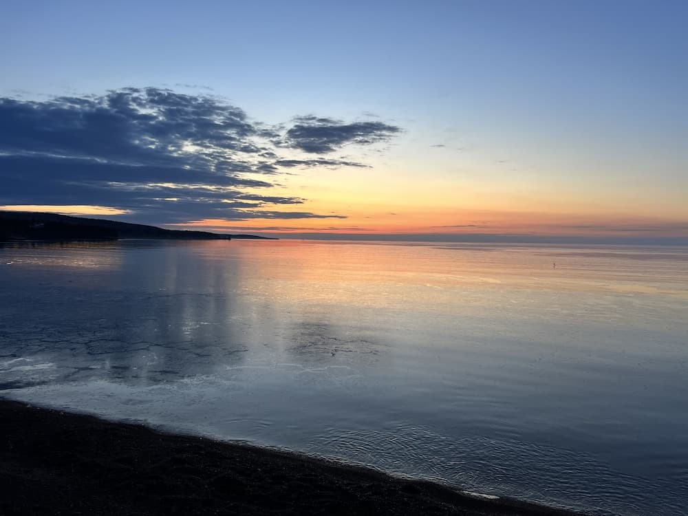 The Shoreline Inn interior in Grand Marais, MN — gallery photo 2