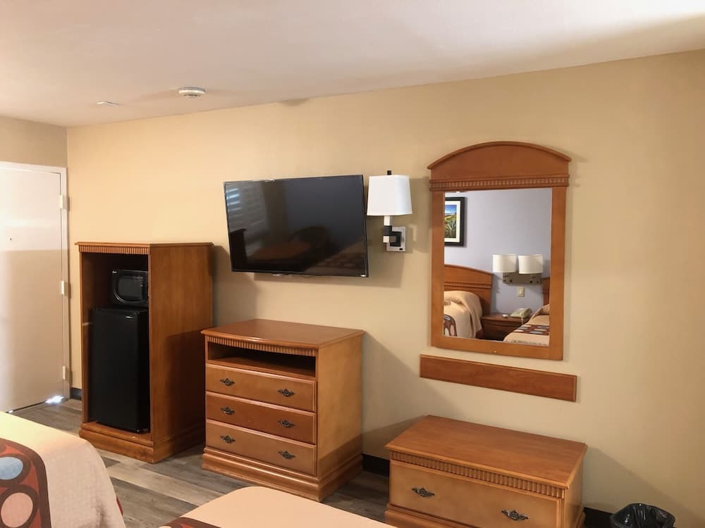 Orange Tustin Inn gallery photo in Orange, CA — image 16