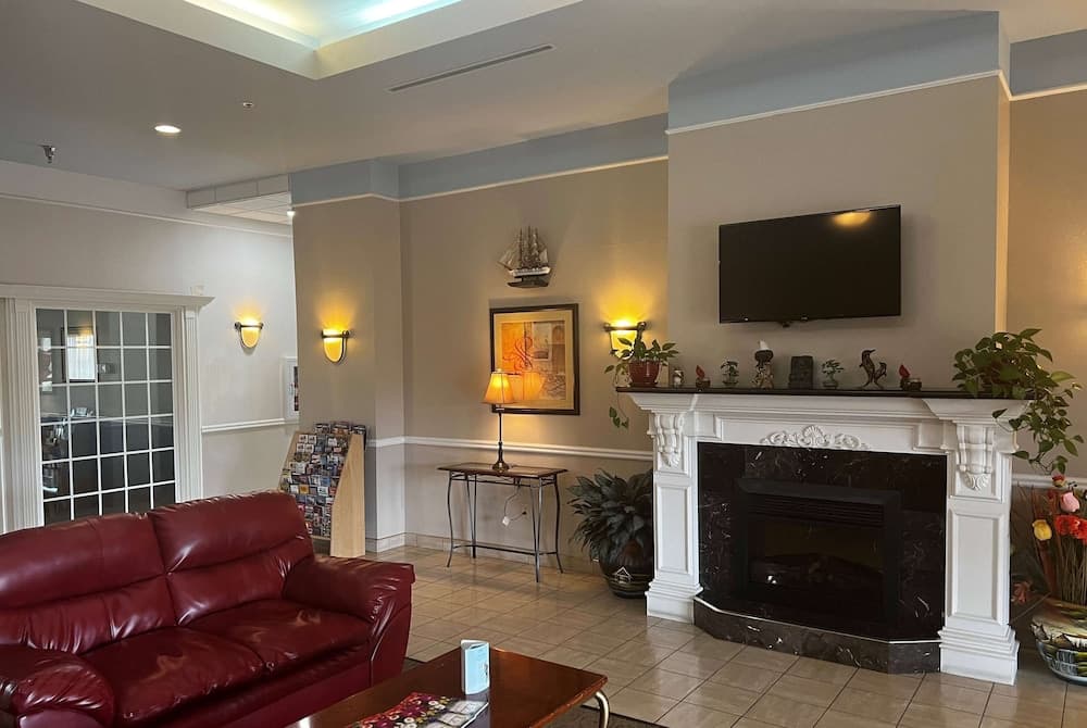 Baymont by Wyndham Brenham property views in Brenham, TX — gallery photo 3