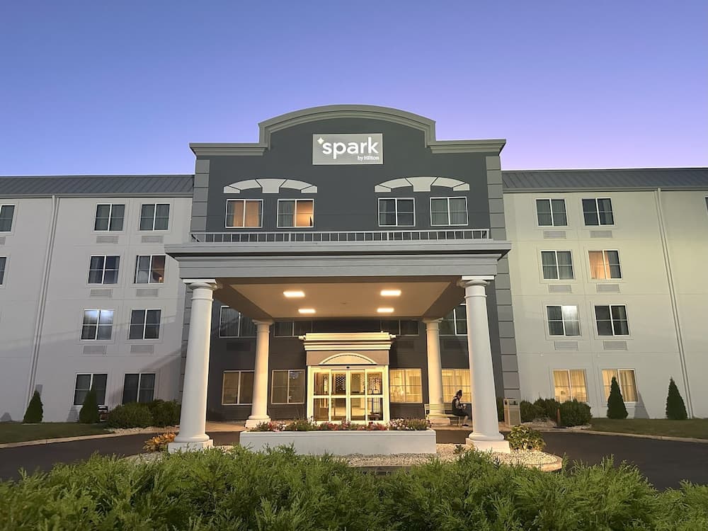Spark By Hilton Walker Grand Rapids North featured exterior or lobby in Grand Rapids, MI — similar hotel