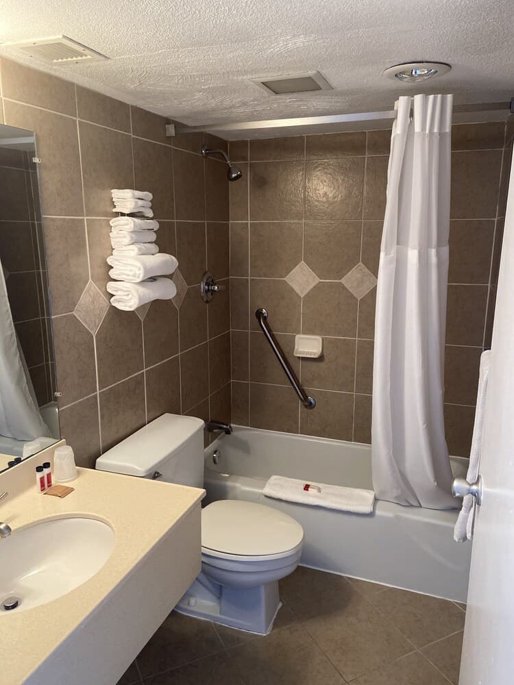 Ramada by Wyndham Butler/Tesla Biohealing Resort gallery photo in Butler, PA — image 25
