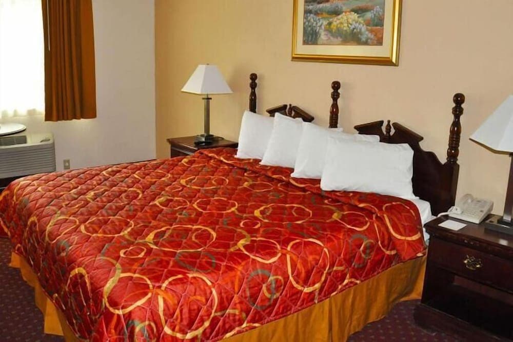 Avalon Inn featured exterior or lobby in Sandusky, OH — similar hotel