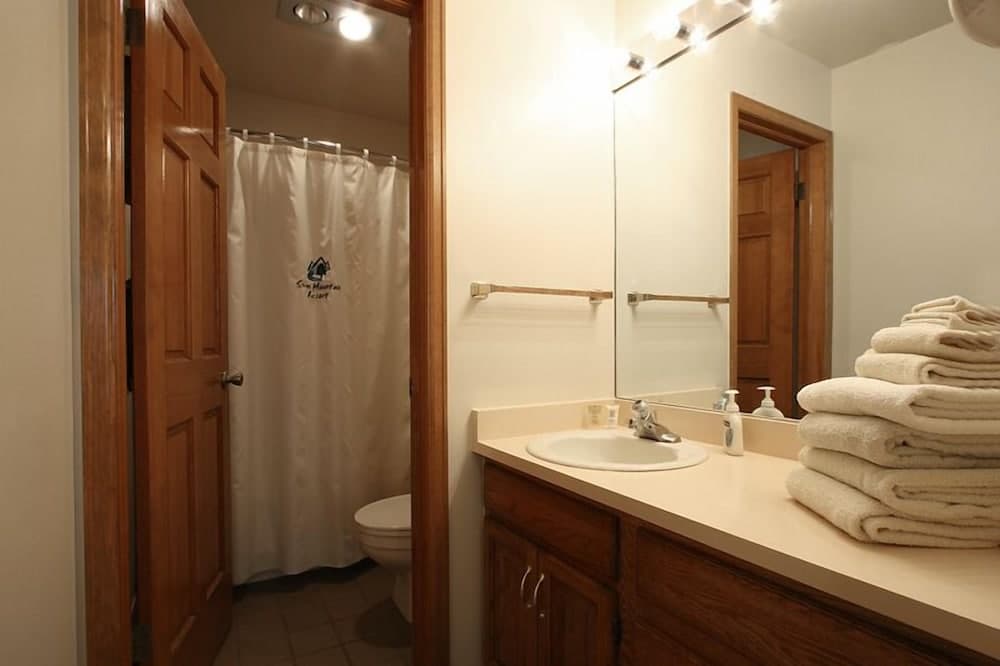Swan Mountain Resort property views in Keystone, CO — gallery photo 3