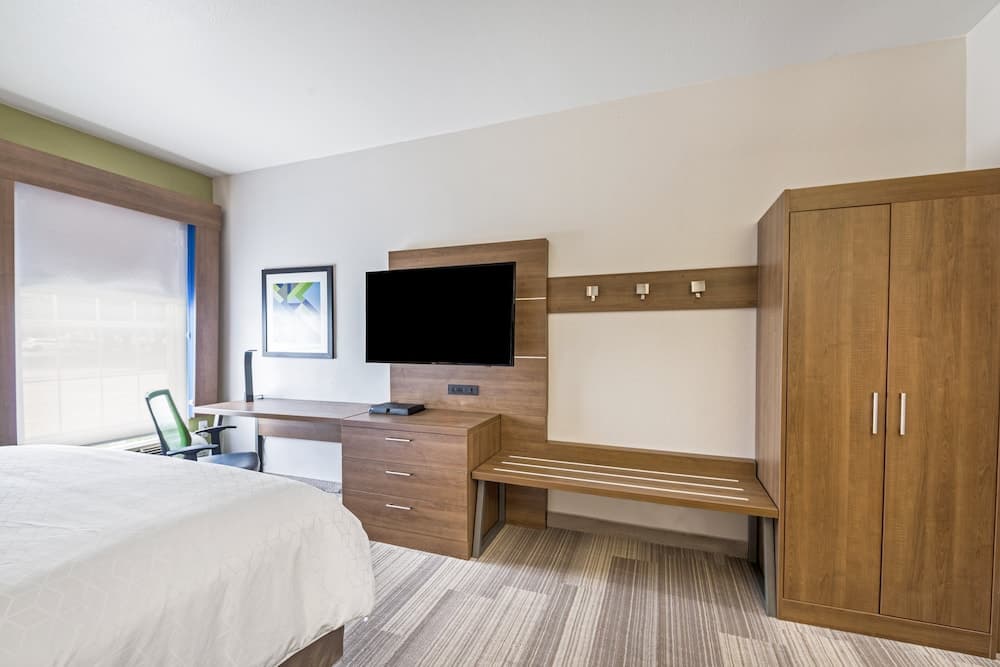 Holiday Inn Express Hotel & Suites Columbus by IHG property views in Columbus, TX — gallery photo 3