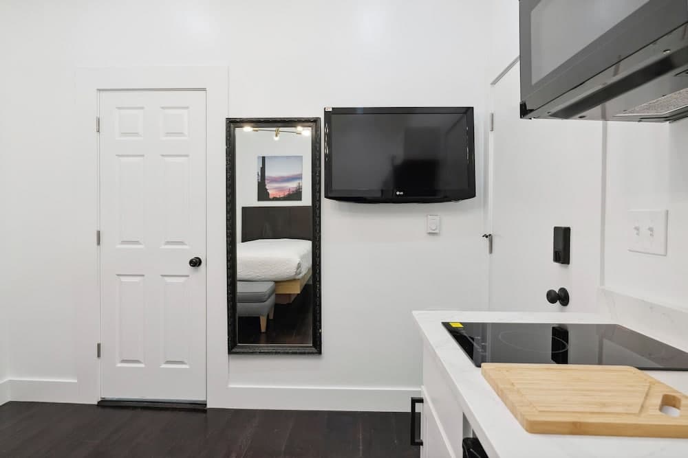 West Philadelphia Modern Hotel & Suites interior in Philadelphia, PA — gallery photo 2
