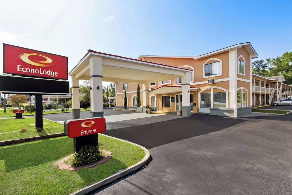 Econo Lodge St. George featured exterior or lobby in St. George, SC — similar hotel