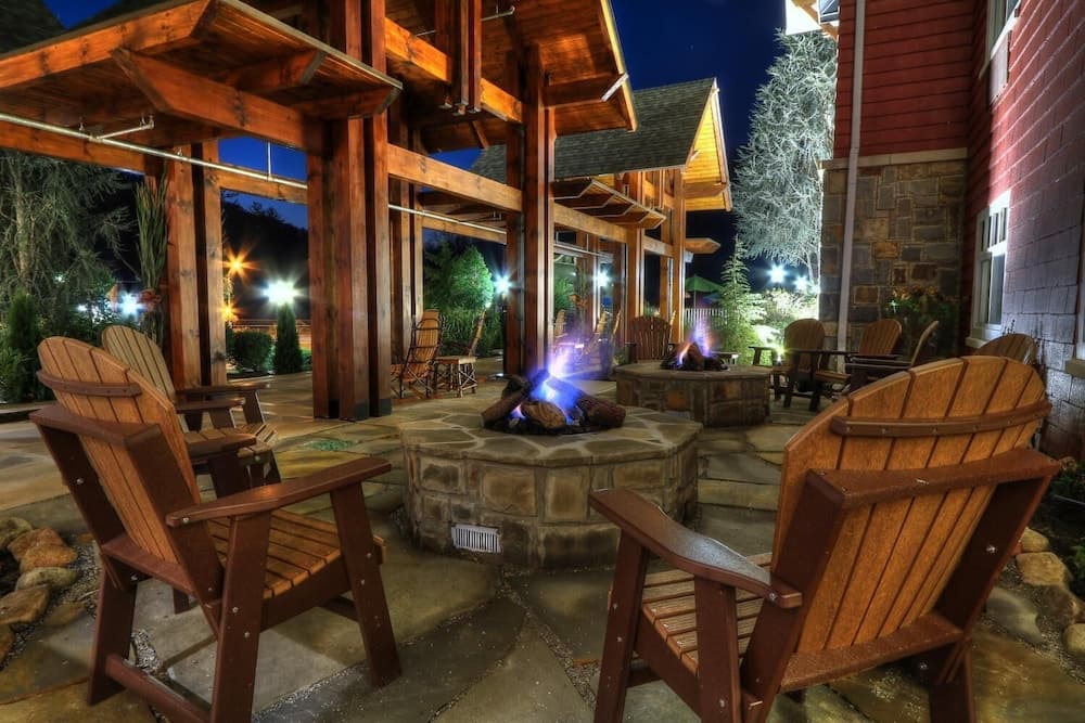 The Appy Lodge featured exterior or lobby in Gatlinburg, TN — similar hotel