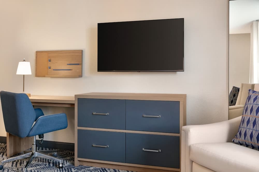 Candlewood Suites Springfield North, an IHG Hotel property views in Springfield, IL — gallery photo 3