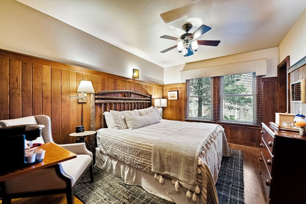 Snowbird Mountain Lodge property views in Robbinsville, NC — gallery photo 3