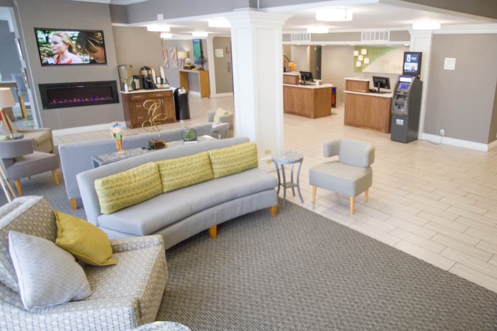 Holiday Inn Bloomington Airport South Mall Area by IHG interior in Bloomington, MN — gallery photo 2