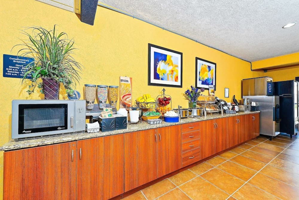 Microtel Inn & Suites by Wyndham New Braunfels gallery photo in New Braunfels, TX — image 4