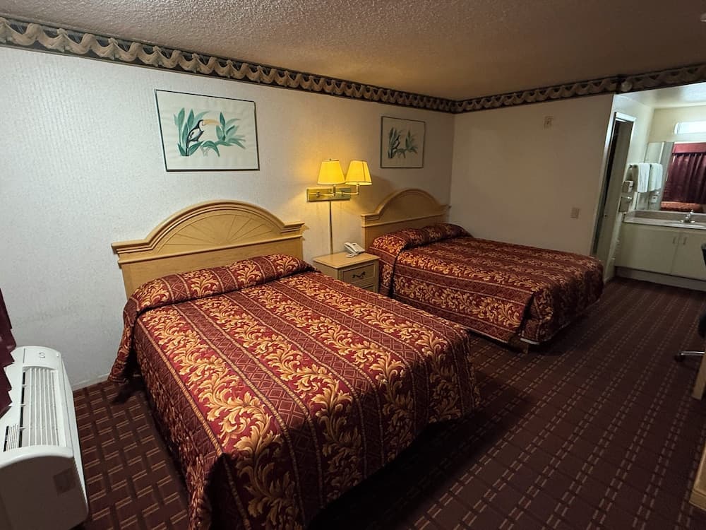 New Budget Inn gallery photo in Victorville, CA — image 8