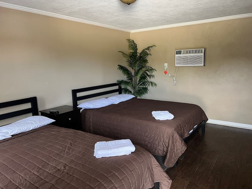 The Travelers Inn gallery photo in Jacksonville, NC — image 11