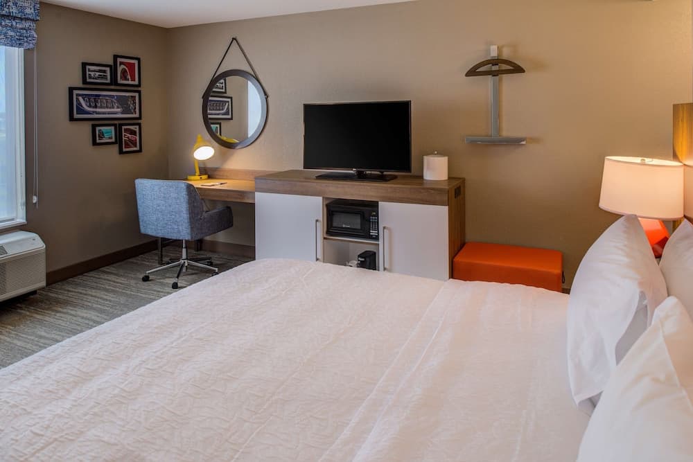 Hampton Inn & Suites Wixom gallery photo in Wixom, MI — image 6