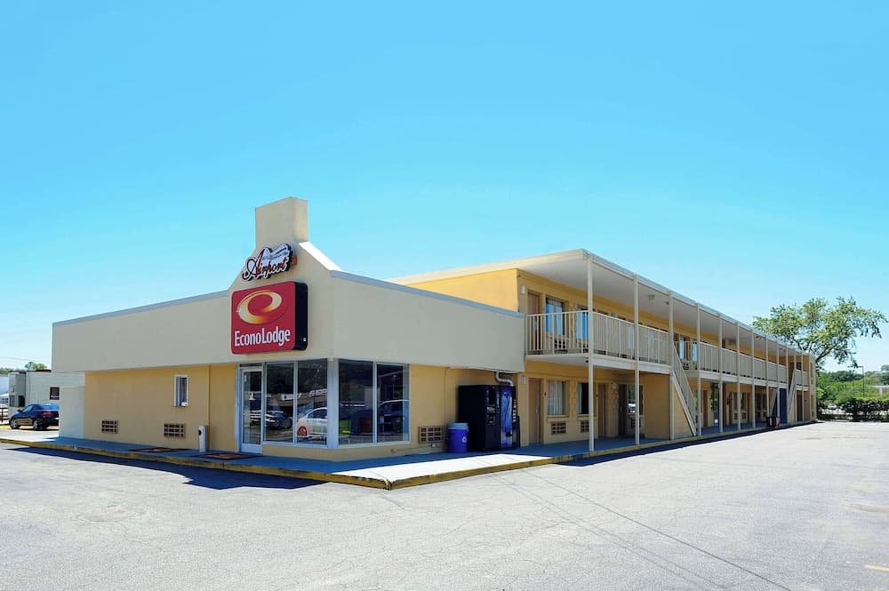Econo Lodge Norfolk Airport featured exterior or lobby in Norfolk, VA — similar hotel