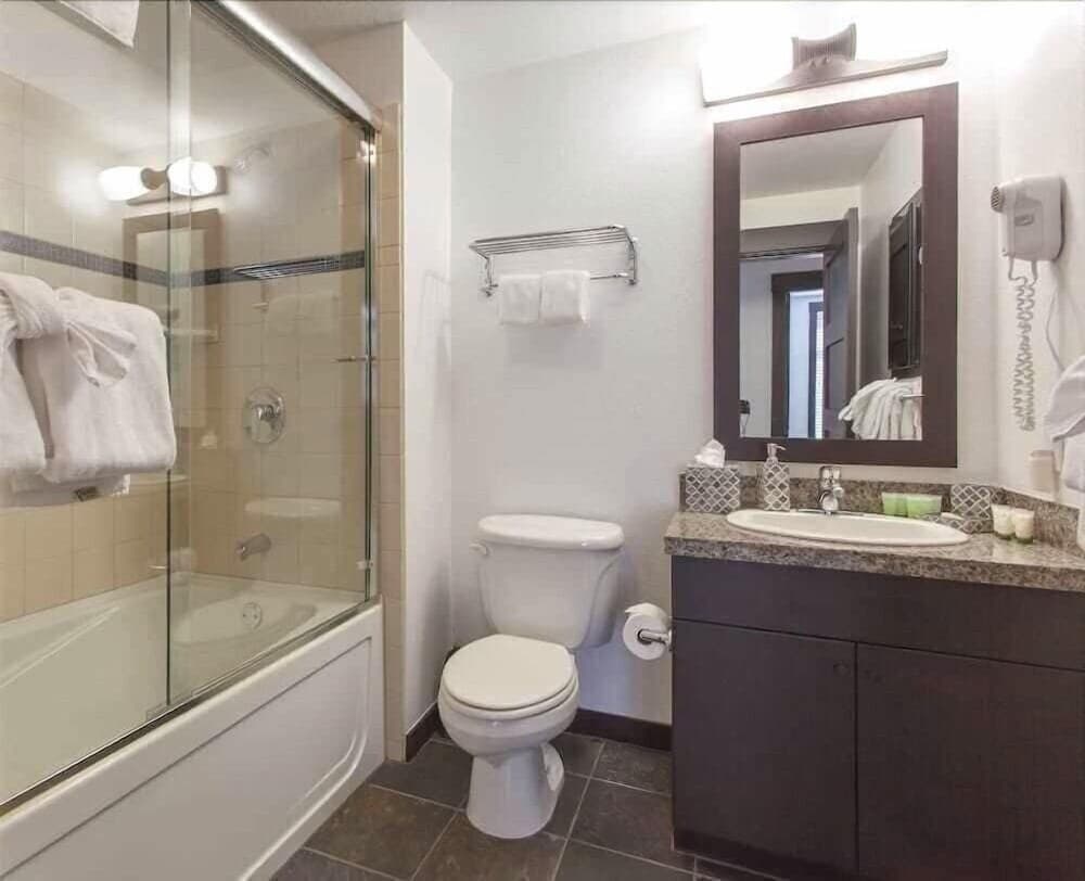 Village 2230 White Mountain Lodge property views in Mammoth Lakes, CA — gallery photo 3