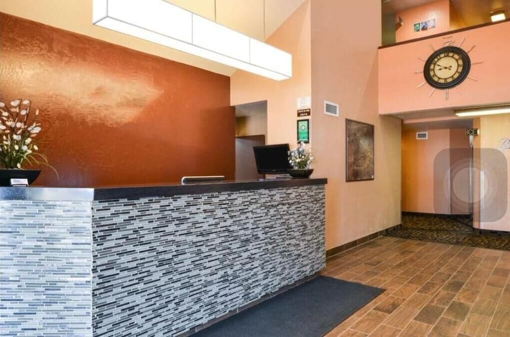 Pronghorn Inn interior in Rawlins, WY — gallery photo 2