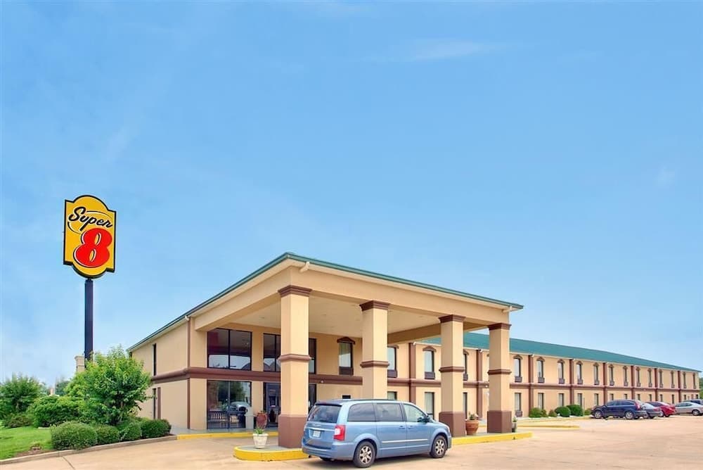 Motel 6 Canton, MS featured exterior or lobby in Canton, MS — similar hotel