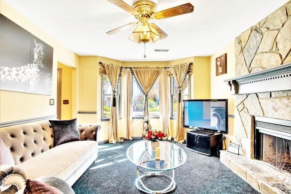 Sweet Home Georgia Luxury property views in Duluth, GA — gallery photo 3