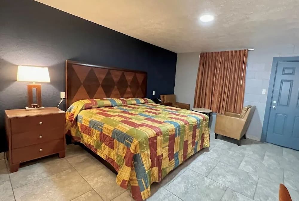 Arrowhead Motel property views in Burnet, TX — gallery photo 3