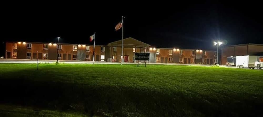 Red Fox Inn and Suites — hotel in Waverly, Iowa