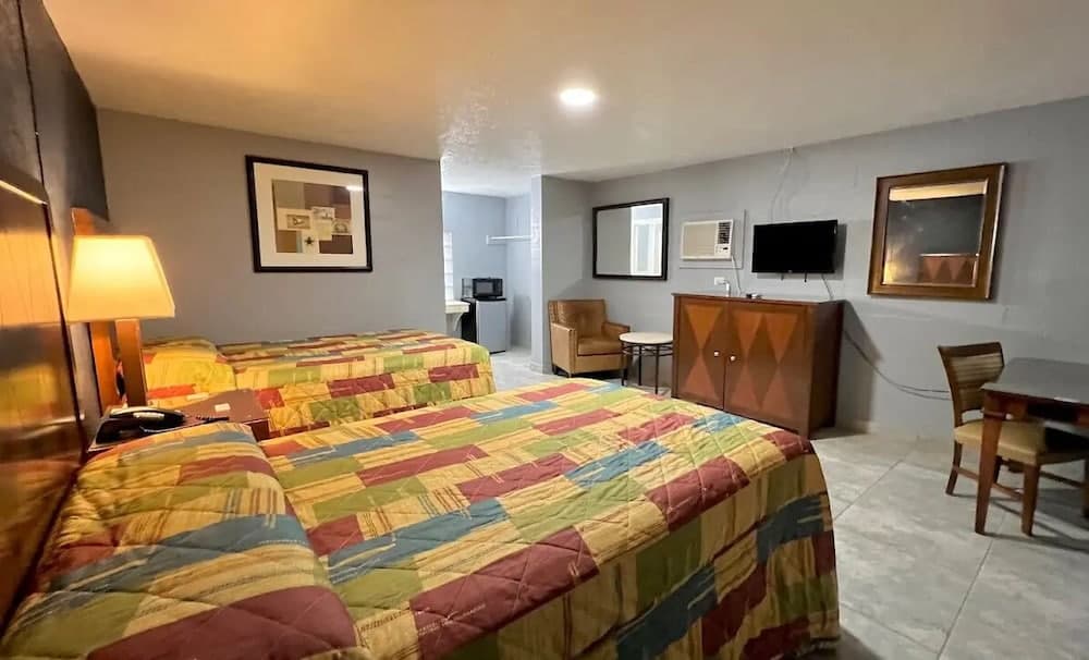 Arrowhead Motel interior in Burnet, TX — gallery photo 2