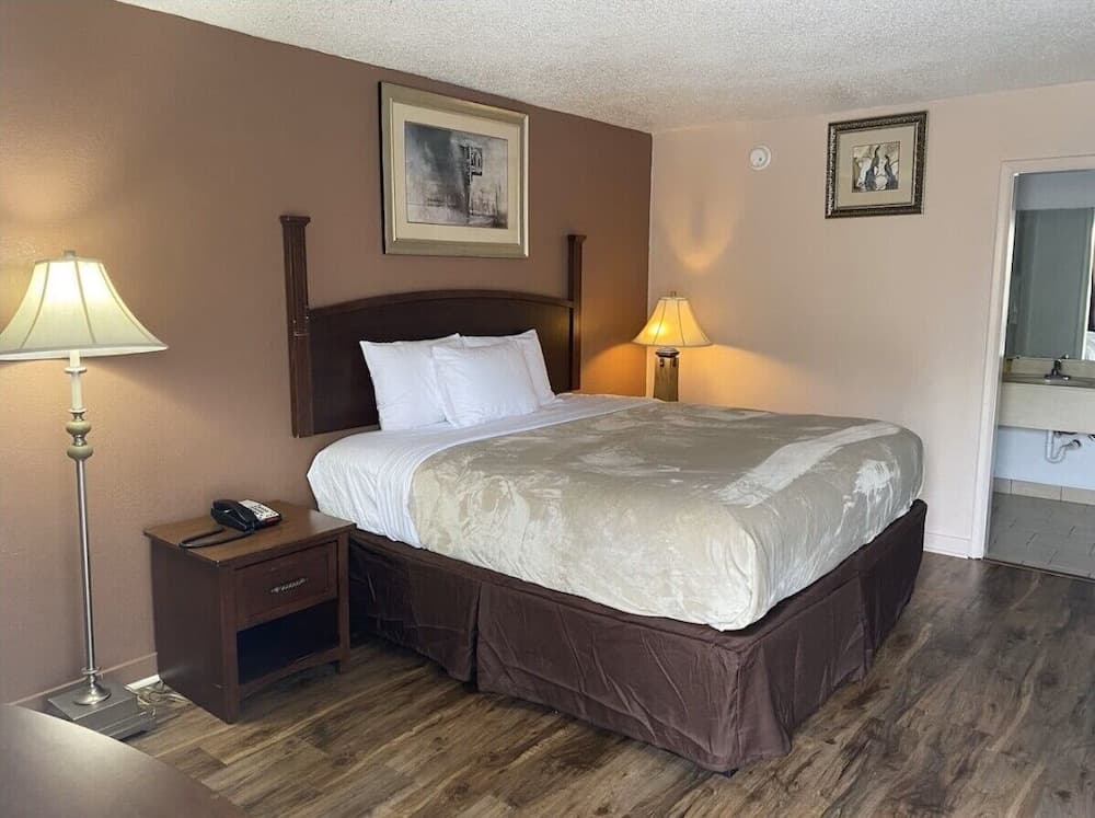Economy Hotel Montgomery property views in Montgomery, AL — gallery photo 3