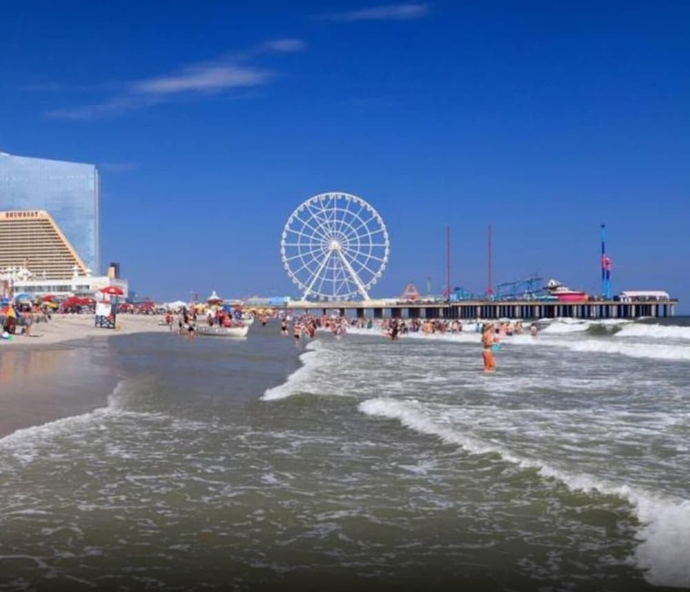 Astonishing Beachfront King Hotel CozySuites property views in Atlantic City, NJ — gallery photo 3