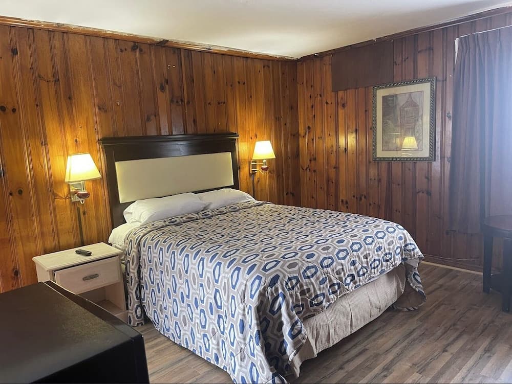RIDGEWAY INN interior in Ridgeway, VA — gallery photo 2