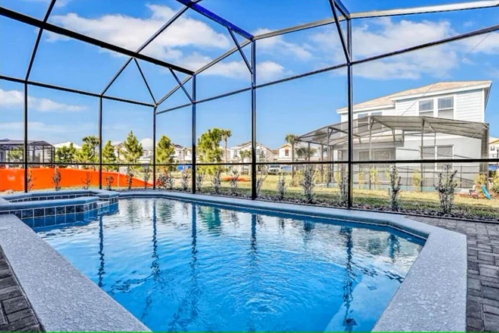 Tempo Trek Lodgings — hotel in Haines City, Florida