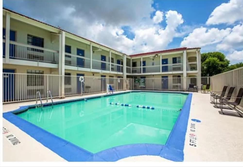 Scottish Inns and Suites Texas City, TX interior in Texas City, TX — gallery photo 2