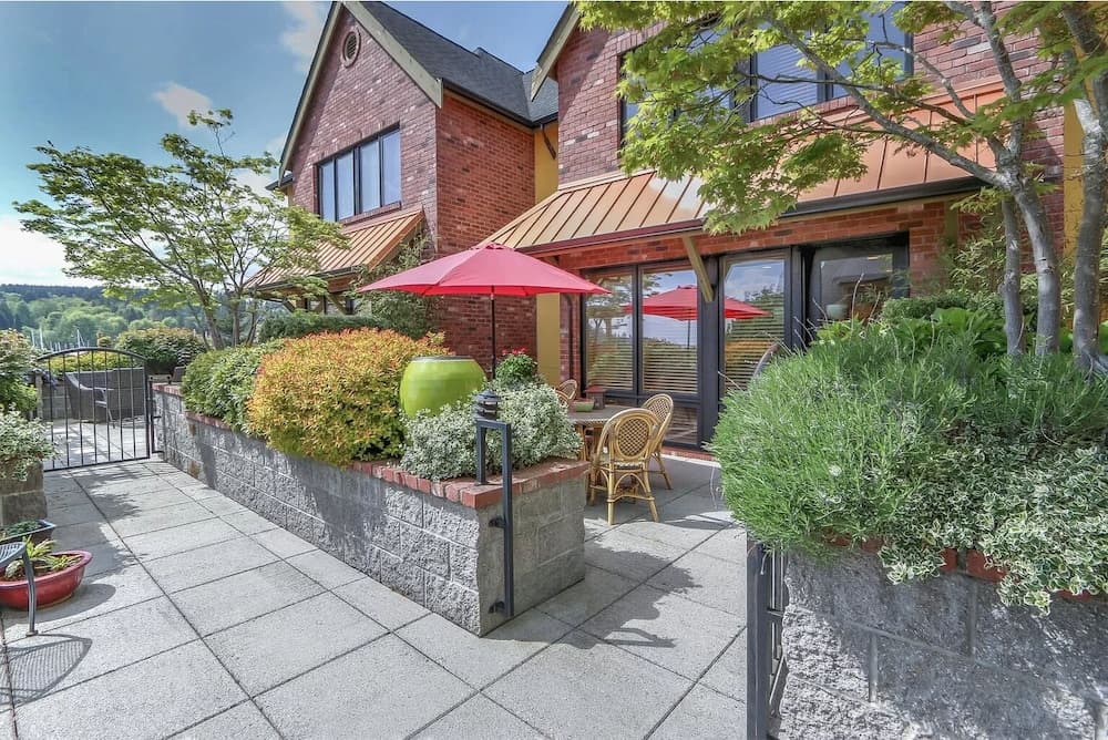 The Eagle Harbor Inn featured exterior or lobby in Bainbridge Island, WA — similar hotel