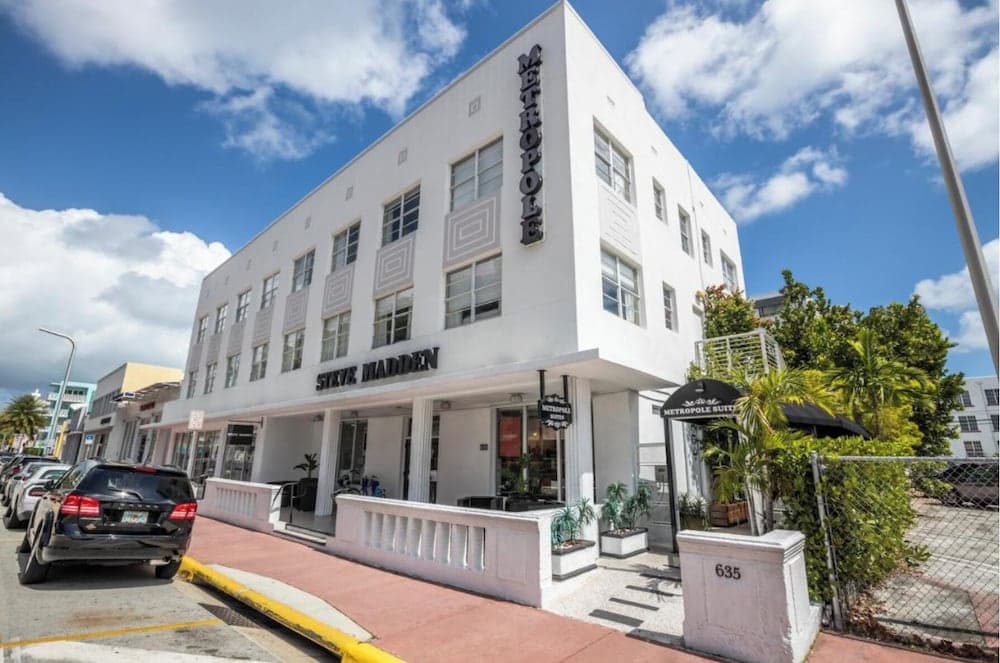 The Shoreline Suites featured exterior or lobby in Miami Beach, FL — similar hotel