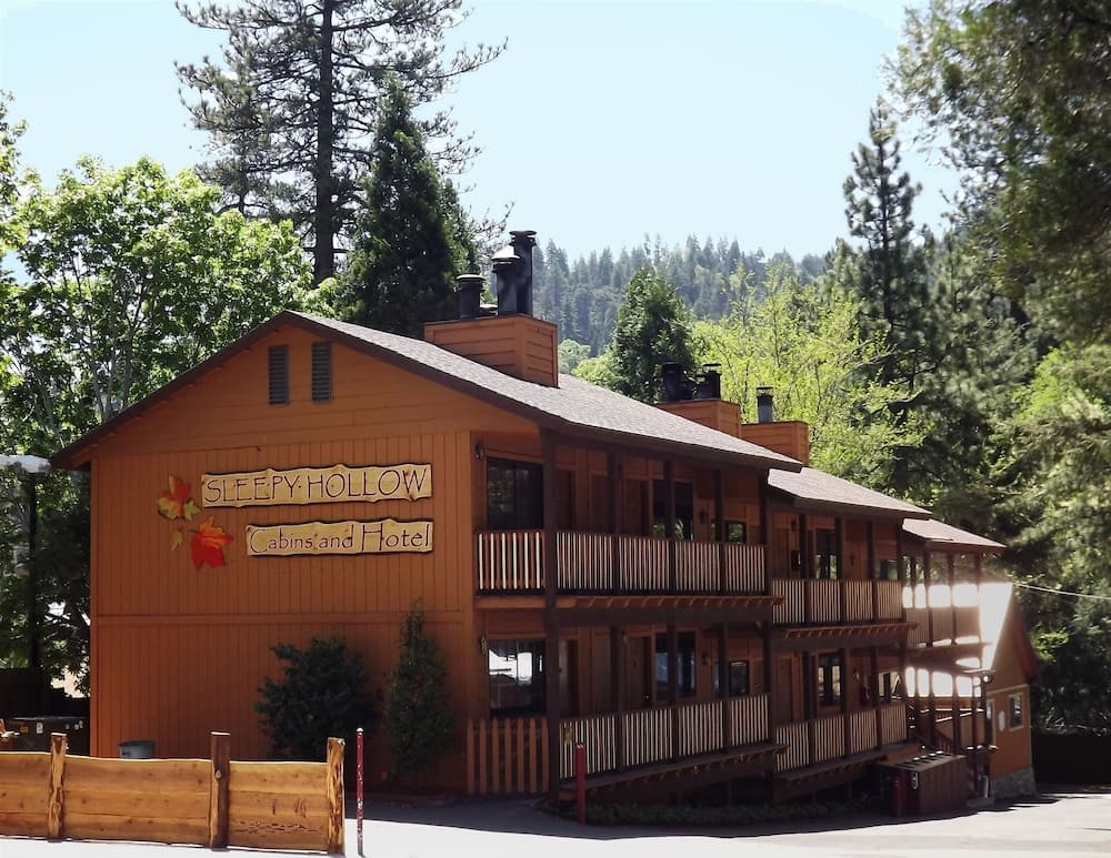 Sleepy Hollow Cabins and Hotel featured exterior or lobby in Crestline, CA — similar hotel