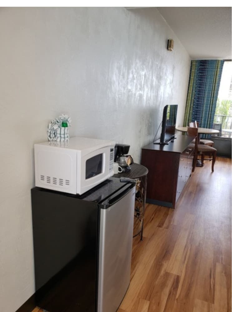 Flamingo Inn Beachfront interior in Daytona Beach Shores, FL — gallery photo 2