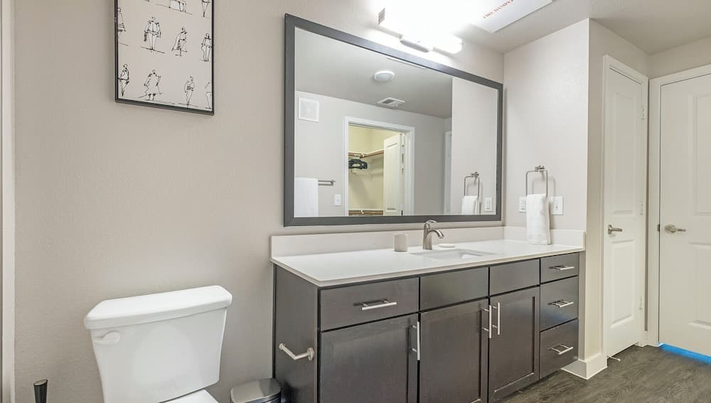 Falcon Grand Harbor Apartments By Barsala interior in Katy, TX — gallery photo 2