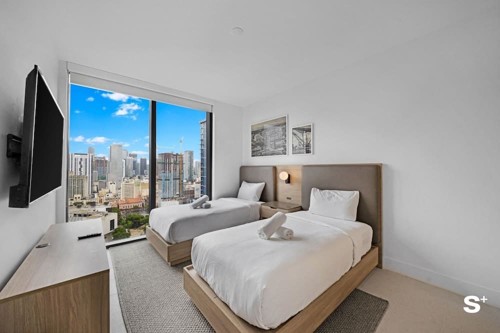 Luxury Downtown 2 BR with Skyline View interior in Miami, FL — gallery photo 2