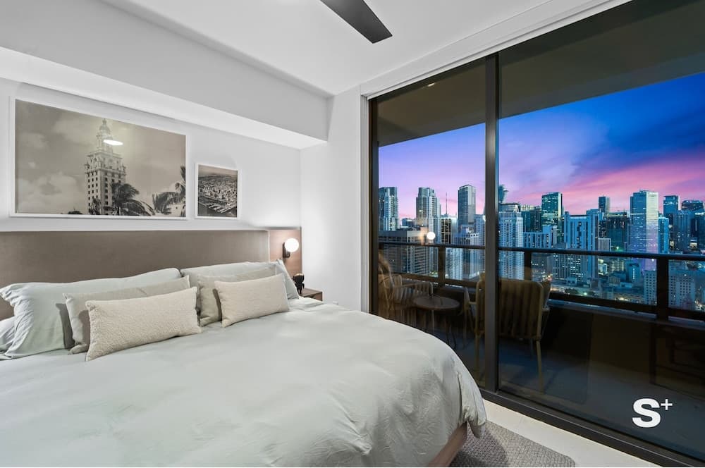 Miami Luxury Studio With City View interior in Miami, FL — gallery photo 2