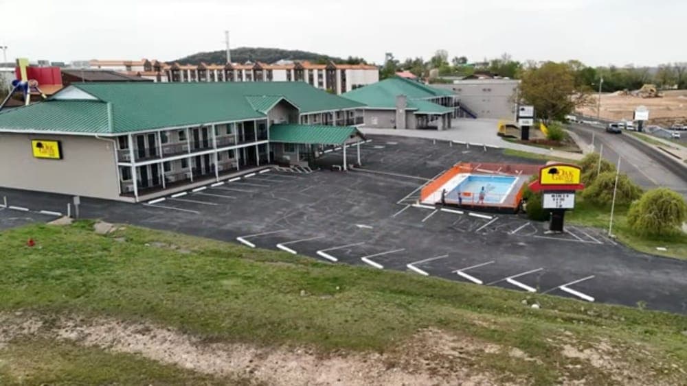 Oak Grove Inn featured exterior or lobby in Branson, MO — similar hotel