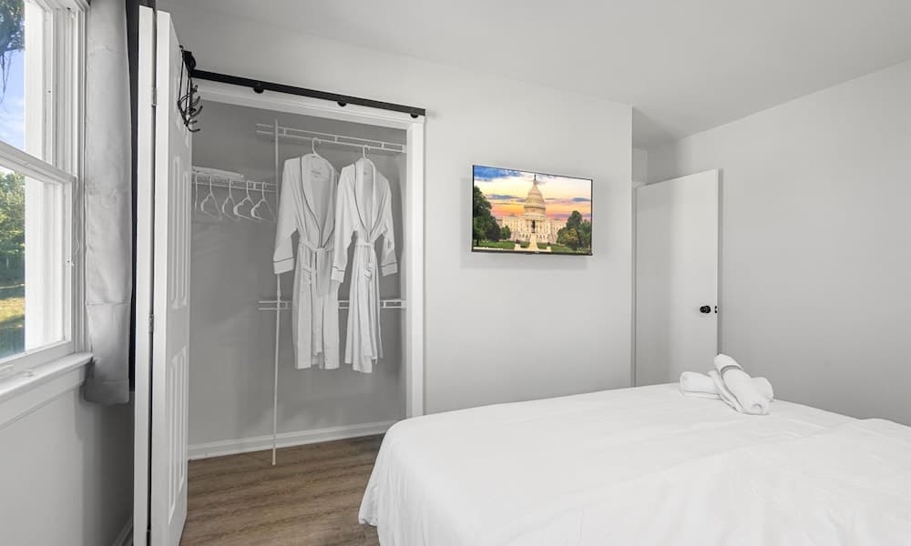 Upscale Old Town Views 3BD Lux — hotel in Alexandria, Virginia