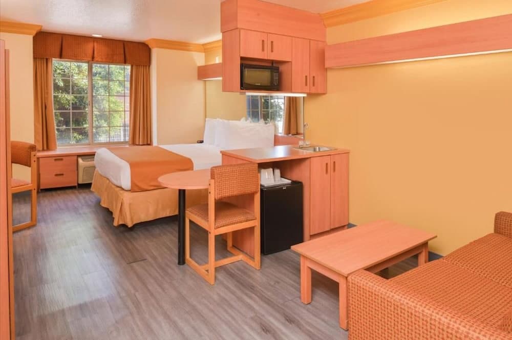 H3 Inn & Suites - LAX Airport - Los Angeles interior in Inglewood, CA — gallery photo 2